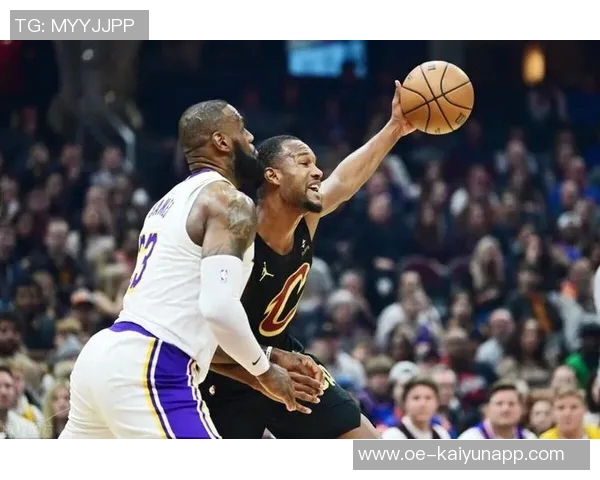 骑士双塔轻松发威小莫布里与阿伦双双收获两双数据