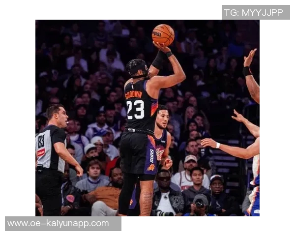 布克NBA生涯总得分突破17300分荣登历史得分榜前100名 布克NBA生涯总得分突破17300分荣登历史得分榜前100名